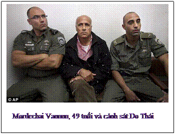 Text Box:  
   Mordechai Vanunu, 49 tuổi và cảnh sát Do Thái