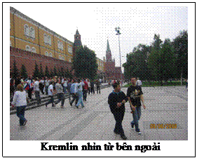 Text Box:  
           Kremlin nhìn từ bên ngoài